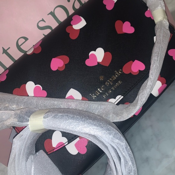 ❤️ Carson flutter hearts printed crossbody - Picture 3 of 4